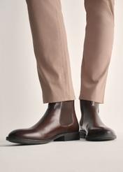 Men's brown leather Chelsea boots BUTYM-0463-1H(Z26), product view on model's feet against a light background.