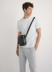 Black men's leather bag TORMS-0485R-9I(W26), front view of the product on the model, half of the silhouette visible.