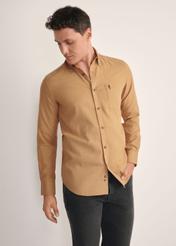 Men's shirt in camel color KOSMT-0299A-1D(Z26), product view from the front on the model, half of the silhouette visible.