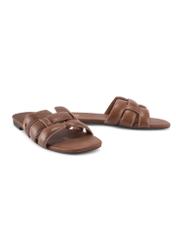 Camel leather women's flip-flops with braid BUTYD-1225-1D(W26), diagonal product view on a white background.