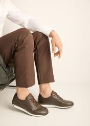 Brown leather men's sports shoes BUTYM-0566-1I(Z26) - side view of the product, on the model's feet, on a light background.