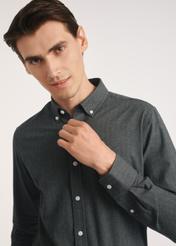Men's cotton shirt in graphite color KOSMT-0349-95(Z25), close-up of the product detail on the model.