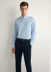 Men's blue checkered cotton shirt KOSMT-0277-7B(W26), front view of the product on the model. Half of the silhouette visible.