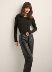Women's black ribbed longsleeve LSLDT-0058-99(Z26), front view of the product on the model. Half of the silhouette visible.