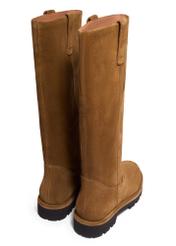 Women's suede boots in cognac color BUTYD-1357-1F(Z26), product view from the back on a white background.