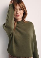 Classic women's khaki sweater SWEDT-0186A-55(Z 25), product visible from the front on the model, close-up of the model's bust.