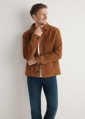Men's suede jacket in cognac color KURMS-0401-1F(W26) - front view of the product, on a model, on a light background.
