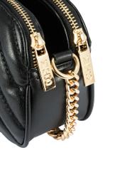 Small black women's handbag TOREC-1051-99(Z25), detail view of the product on a white background, close-up of the zipper.