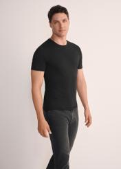 Men's basic T-shirt set ZESMT-0040-00(KS), front view of the product on the model against a white background. Half of the silhouette visible.