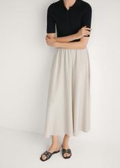 Black women's slides with stitching BUTYD-1223-99(W26), front view of the product on the model's feet.