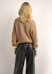 Women's camel sweater SWEDT-0162-1D(Z26), back view of the product on the model. Half of the silhouette visible.