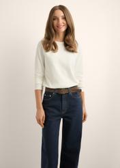 Women's cream cotton longsleeve LSLDT-0052-0B(Z26), front view of the product on the model. Half of the silhouette visible.