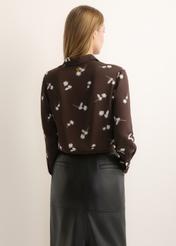 Women's brown floral shirt KOSDT-0173-1P(Z26), back view of the product on the model. Half of the silhouette visible.