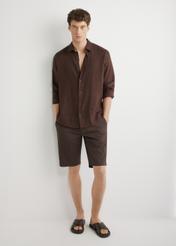 Men's brown shorts SZOMT-0029-1I(W26), front view of the product on the model. Full body visible.