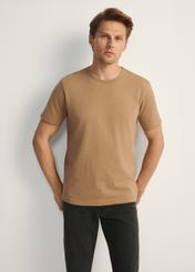 Men's camel T-shirt TSHMT-0130-24(Z25), front view of the product on the model, half of the silhouette visible.