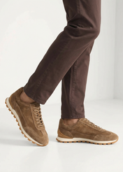 Men's suede shoes in cool beige color BUTYM-0542-1K(W26), side view of the product on the model's feet.