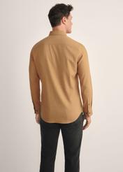 Men's shirt in camel color KOSMT-0299A-1D(Z26), product view from the back on the model, half of the silhouette visible.