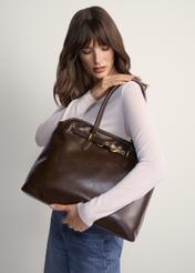 Brown large women's handbag TOREC-1076-89(Z25), front view of the product on a model, half of the silhouette visible.