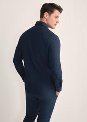 Navy blue men's shirt KOSMT-0334-68(Z25), back view of the product on the model. Half of the silhouette visible.