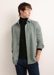 Dark green men's shirt with a fine check pattern (KOSMT-0372-8C(Z26)); front view of the product on a model. Half-body shot.