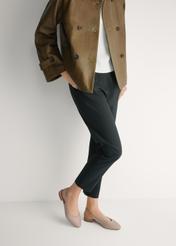 Beige women's ballet flats without a heel BUTYD-1246-1B(W26), side view of the product on the model's feet.