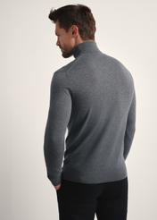 Men's graphite turtleneck sweater SWEMT-0185-95(Z25), back view of the product on the model. Half of the silhouette visible.