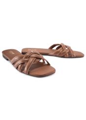 Camel leather women's flip-flops with braid BUTYD-1222-1D(W26), diagonal product view on white background.