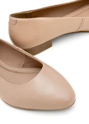 Dark beige leather women's ballet flats BUTYD-1049A-1B(Z26), close-up of the product on a white background.