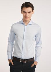 Light blue men's shirt KOSMT-0352-62(Z25), product view from the front on the model, half of the silhouette visible.