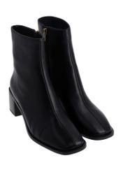 Women's leather ankle boots in black BUTYD-1300-99(Z26), diagonal product view on a white background.