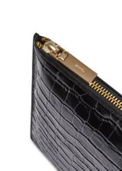 Czarna skórzana teczka damska TORES-0853F-9G(W26) - zbliżenie na detal, na białym tle. 