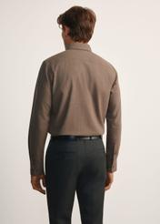 Men's brown shirt KOSMT-0299A-1I(Z26), back view of the product on the model. Half of the silhouette visible.