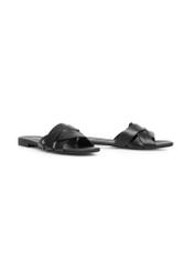 Women's leather flip-flops in black BUTYD-1159-99(W25), diagonal product view on a white background.