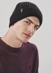 Classic black men's winter cap CZAMT-0069-99(Z24)-01