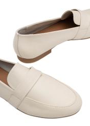 Women's cream leather moccasins BUTYD-1074A-0B(W26), close-up of the product detail on a white background.