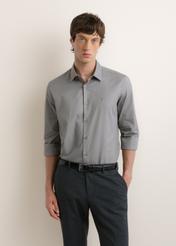 Light gray men's slim shirt KOSMT-0351A-9B(Z26), front view of the product on the model. Half of the silhouette visible.