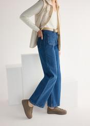 Women's leather sneakers in cool beige color BUTYD-1062-1K(W26), side view of the product on the model, half of the silhouette visible.