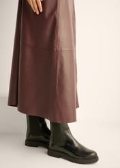 Women's black leather Chelsea boots BUTYD-1010-9F(Z26), side view of the product on the model's feet, on a light background.