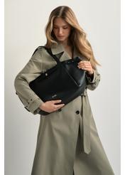 TORES-1207-9I(W26) black leather shopper bag - front view of the product, on a model, against a light background. Knee-length silhouette visible.