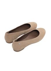 Women's suede ballet flats in cool beige color BUTYD-1286-1K(Z26), product view from the back on a light background.