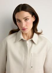 Women's short cream leather shirt KOSDS-0005-0P(W26), close-up of the product detail on the model's silhouette.