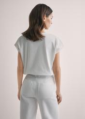 Cream women's T-shirt with print TSHDT-0160-0B(W26), back view of the product on the model. Half of the silhouette visible.