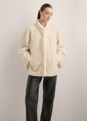 Cream short women's fur coat FUTDP-0084-0B(Z26) - front view of the product, on a model, against a light background. The entire silhouette is visible.