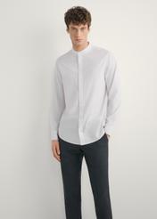 Cream cotton men's shirt KOSMT-0326-0B(W26), front view of the product on the model. Half of the silhouette visible.
