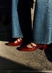 Women's leather pumps in cognac color BUTYD-1350-1F(Z26)