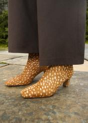 Cognac women's ankle boots with a pattern BUTYD-1302-1F(Z26)