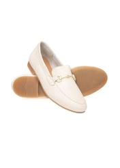 Women's cream leather moccasins with buckle BUTYD-0916A-0B(W26), diagonal product view on white background.