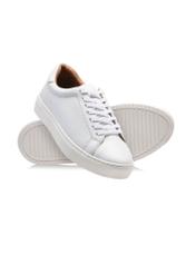White leather sports shoes BUTYM-0503A-0B(W26), diagonal product view on white background.