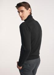 Black men's turtleneck sweater SWEMT-0095B-99(Z25), product visible from the back on the model, half of the silhouette visible.