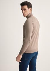Camel men's turtleneck sweater SWEMT-0095B-24(Z25), product view from the back on the model, half of the silhouette visible.
